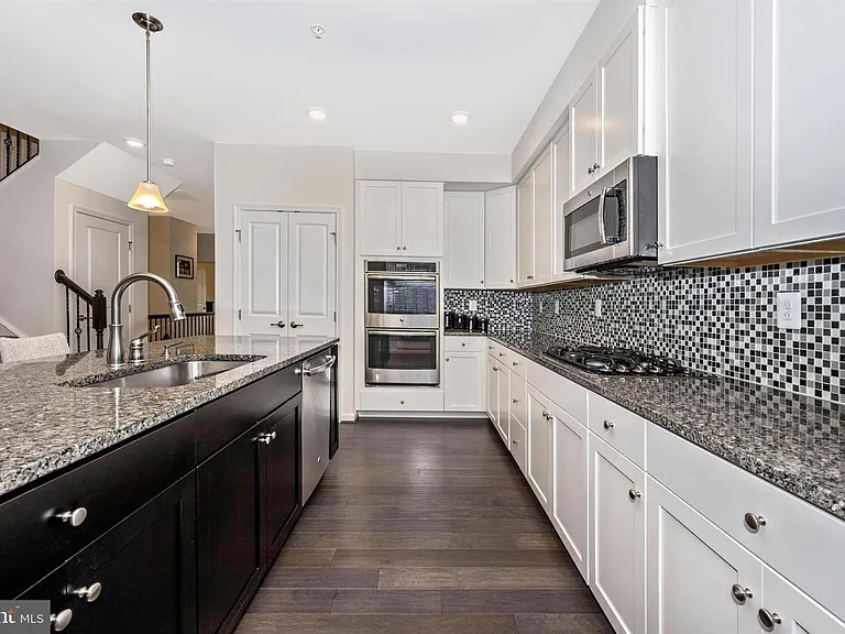 6426 Walcott Ln — Photo 14