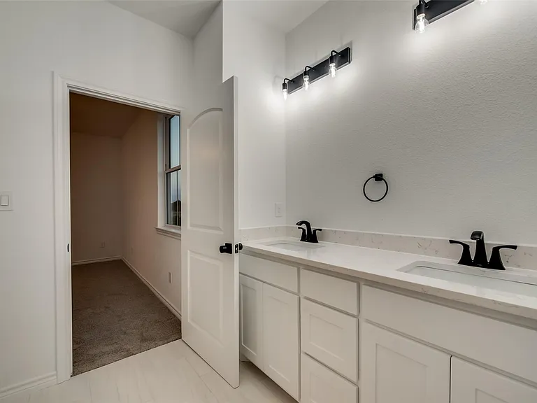 1203 Chapel Dr — Photo 17