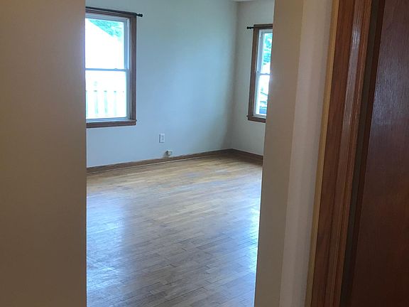 4th image of 608 Jefferson Ave