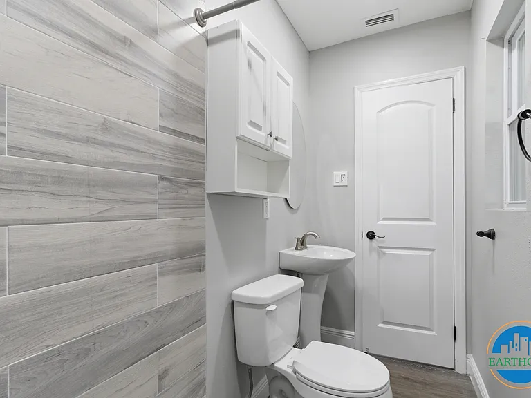 8609 Chinaberry Dr — Photo 15