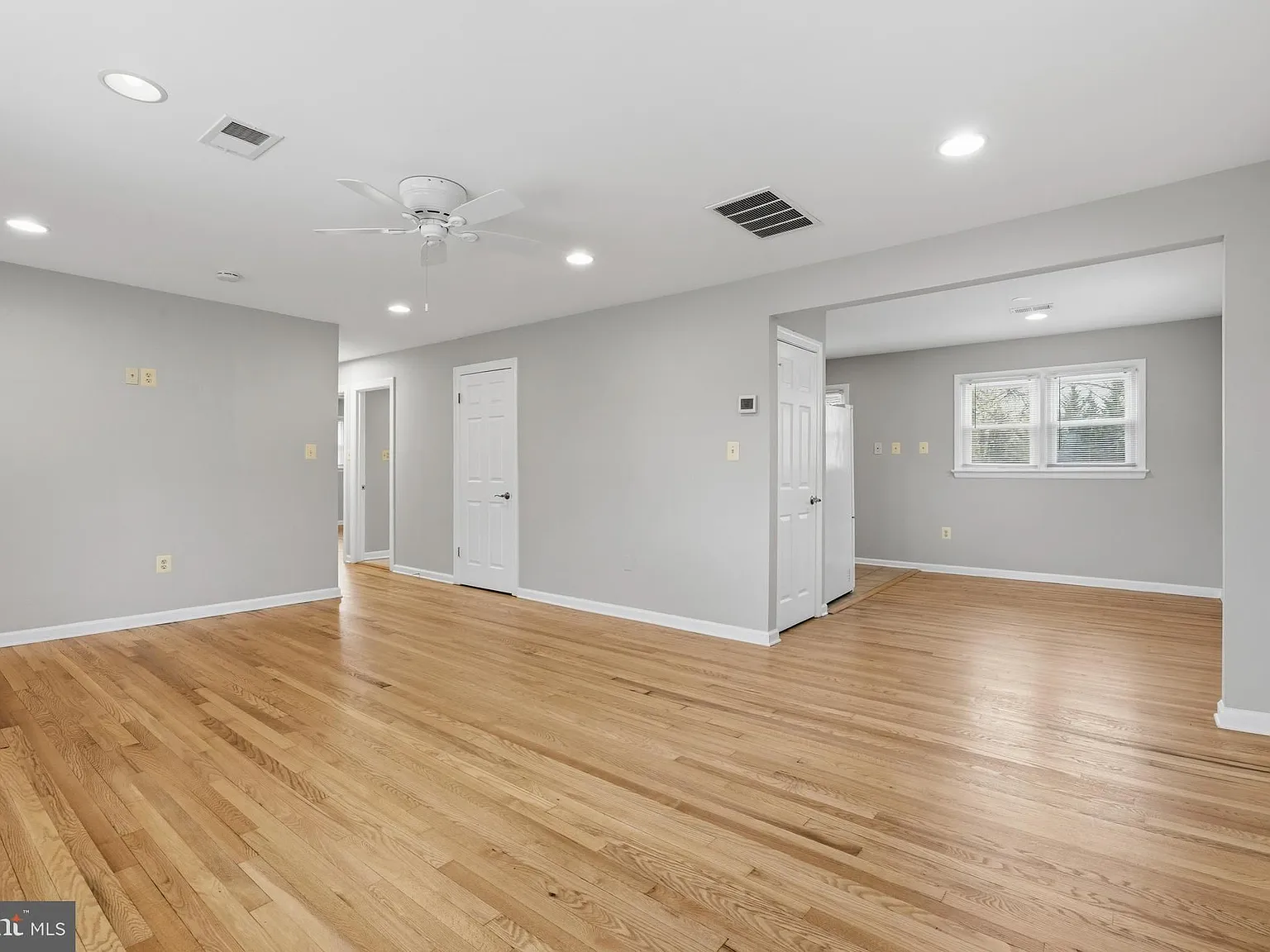 4 bed, 3.0 bath, 1092 sqft, $3,200 — Photo 4