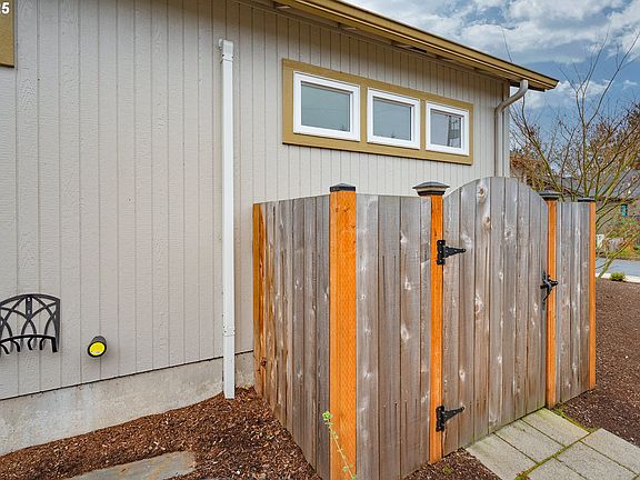 3rd image of 3023 Hummingbird Ln