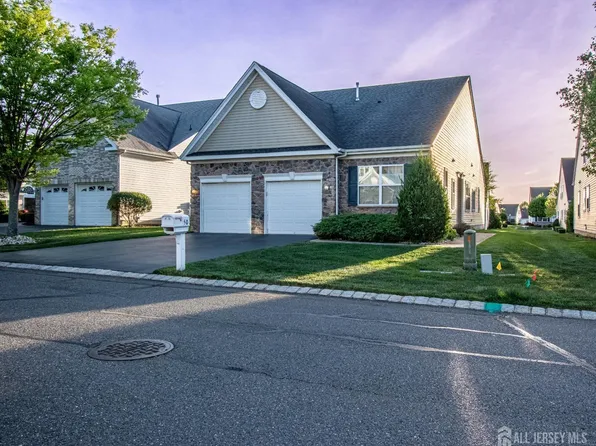 50 Turret Dr, Monroe Township, NJ 08831