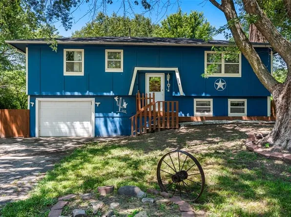 908 W 3rd St, Edgerton, KS 66021