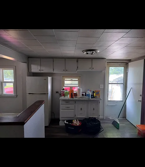 906 Gilbert St — Photo 3