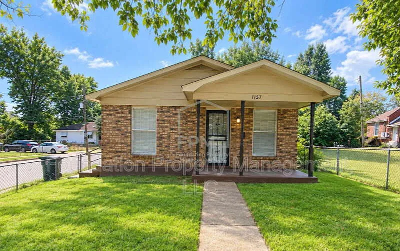 4 bed, 1.0 bath, $1,085 — Photo 1