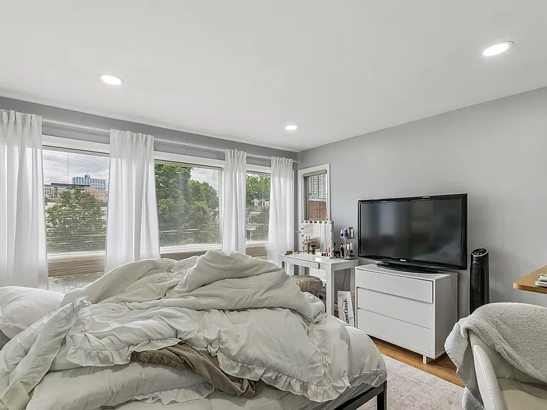 1130 Lombard St — Photo 23