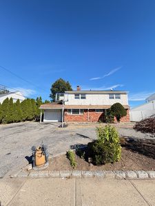 39 Alpine Ln, Hicksville, NY, 11801