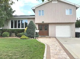 31 Cambridge Rd, East Rockaway, NY 11518