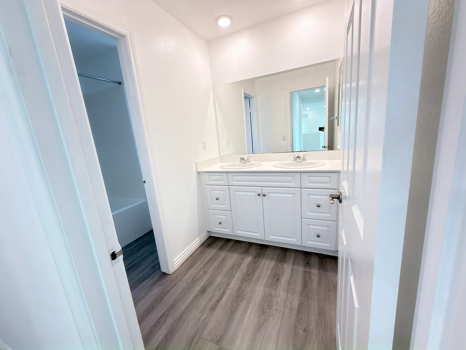 4 bed, 3.5 bath, 2403 sqft, $3,700 — Photo 4