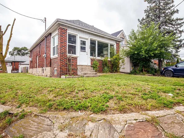 758 Jane St, Toronto, ON M6N 4B9