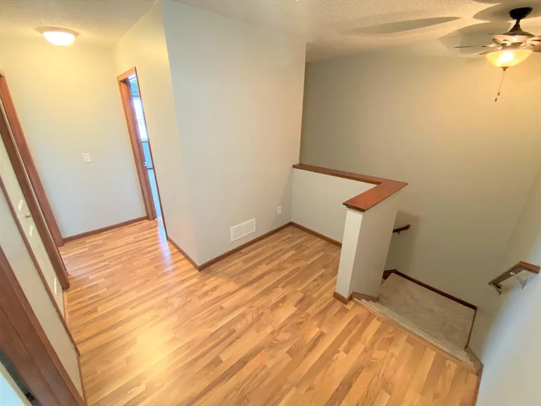 19360 Claremont Dr — Photo 20