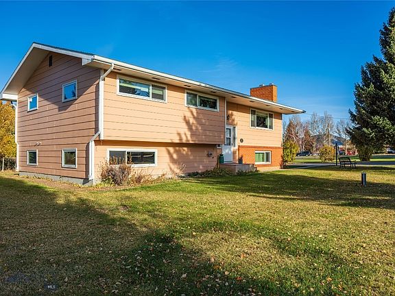 4th image of 815 Alpine Way