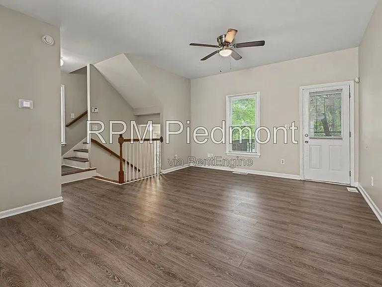 739 Prince Pl NW — Photo 2
