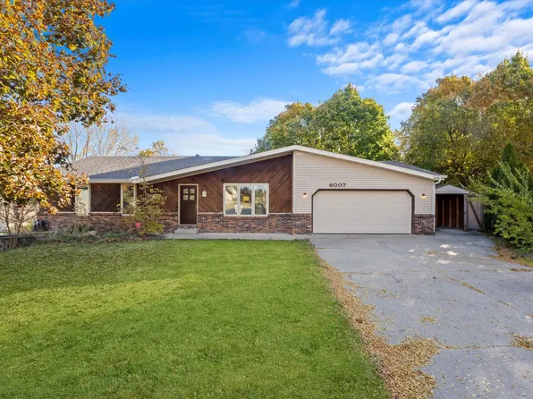 6007 Basin Dr, Loves Park, IL 61111
