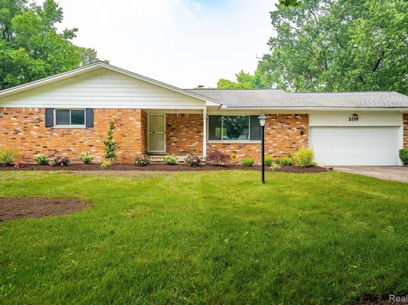 209 Bloomfield Blvd, Bloomfield Hills, MI 48302