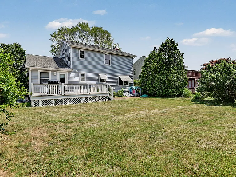 275 York St — Photo 14