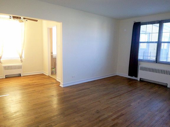 Spacious 11' x 17' Living Room