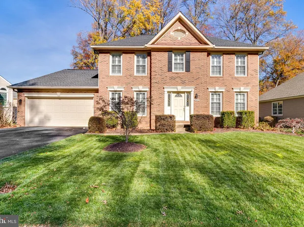 9186 Silverline Dr, Fairfax Station, VA 22039
