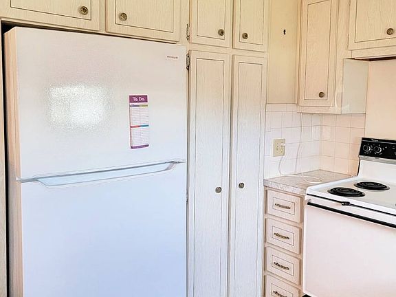 4th image of 294 1st St E