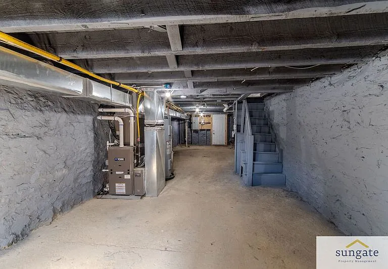 2340 W Fayette St — Photo 12