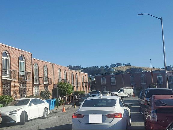 4th image of 180 Kelloch Ave