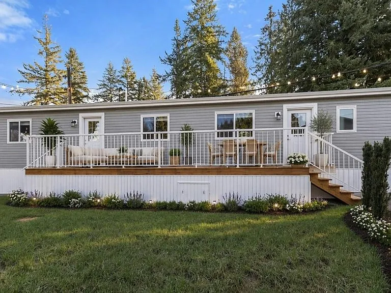 24330 Fraser Hwy — Photo 16