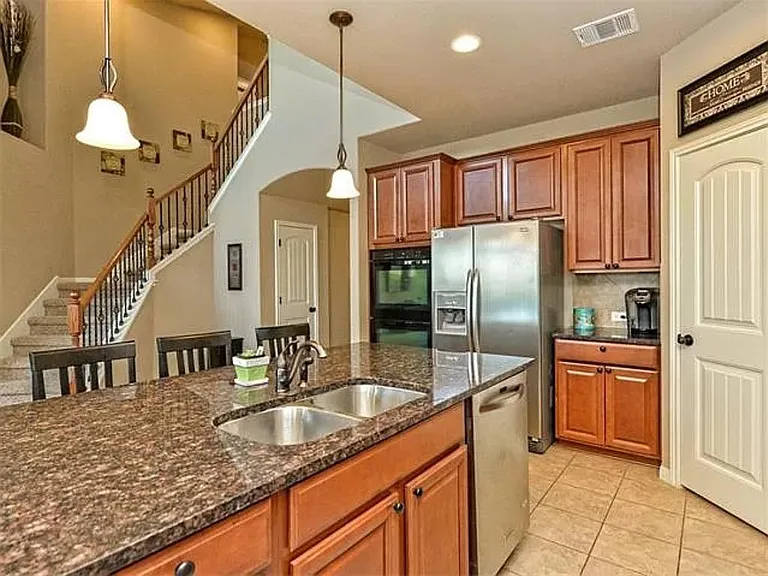 108 Lake Texana Ct — Photo 5