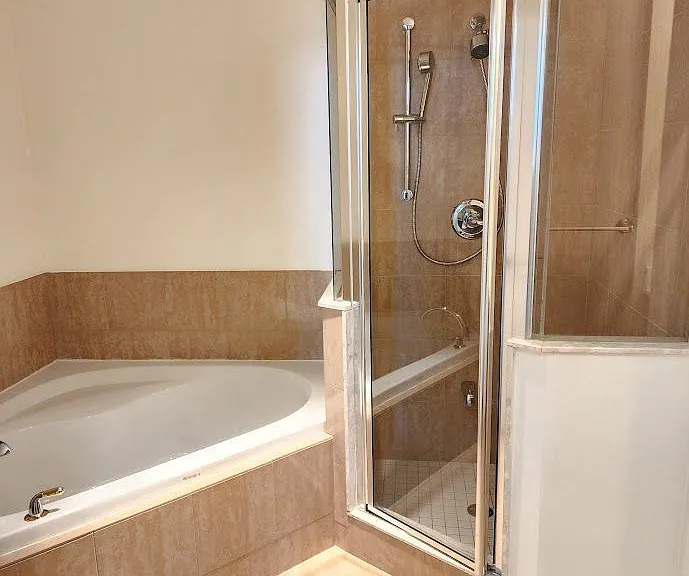 1101 Leslie St #Penthouse 2006 — Photo 15