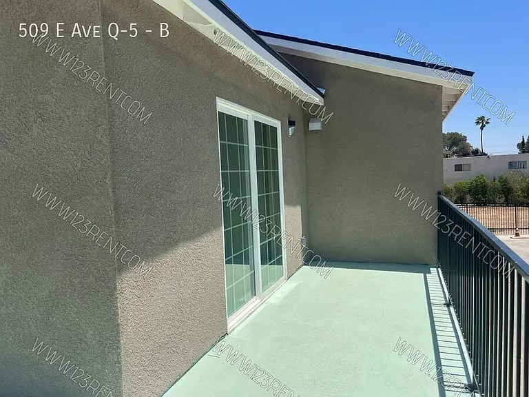 509 E Avenue Q #5-B — Photo 4