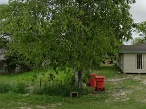 537 W Avenue D, Robstown, TX 78380