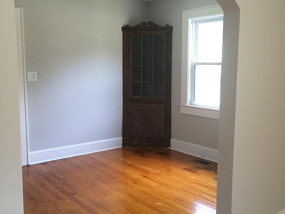 4th image of 906 Colonial Ave