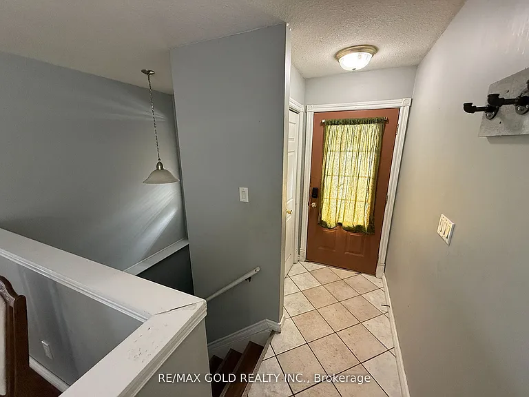 24 Eastwood Dr #MAIN — Photo 3