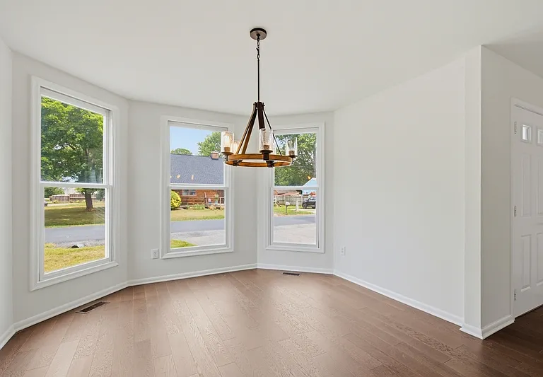 301 Kenmore Ave — Photo 4