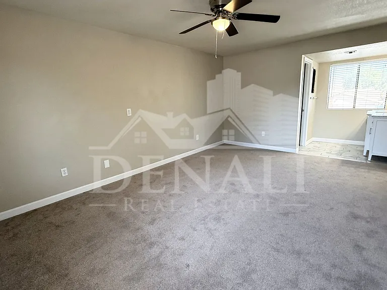 1529 E Edgewater Dr — Photo 12