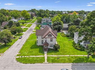 1132 Main St, Grinnell, IA 50112