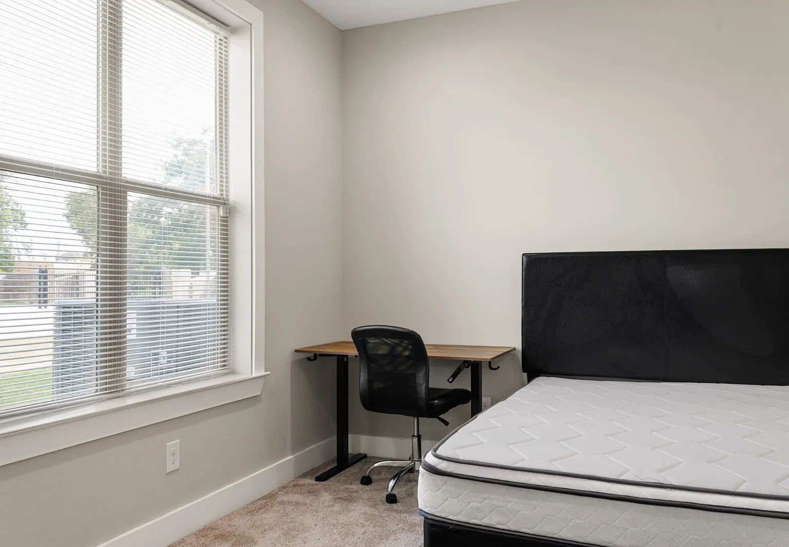 4 bed, 1450 sqft, $499 — Photo 3