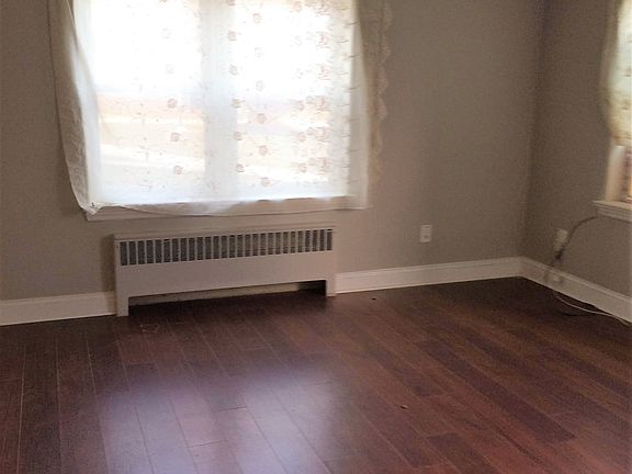 3rd image of 1316 Potomac Ave #8