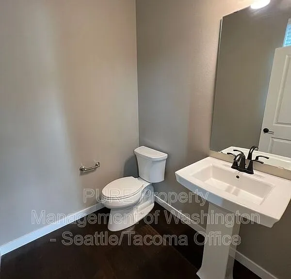 910 Burwood St SE — Photo 11