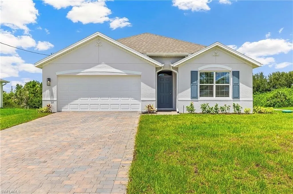 4 bed, 2.0 bath, 1828 sqft, $2,400 — Photo 1