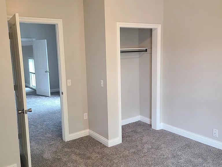 436 W Walnut St #2 — Photo 17