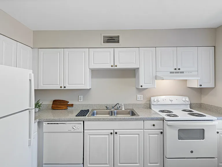 Enclave at Sabal Pointe Apartments — Photo 15