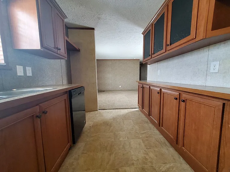 Groveland Manor — Photo 24