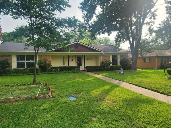 111 Poinsetta Cir, Terrell, TX 75160