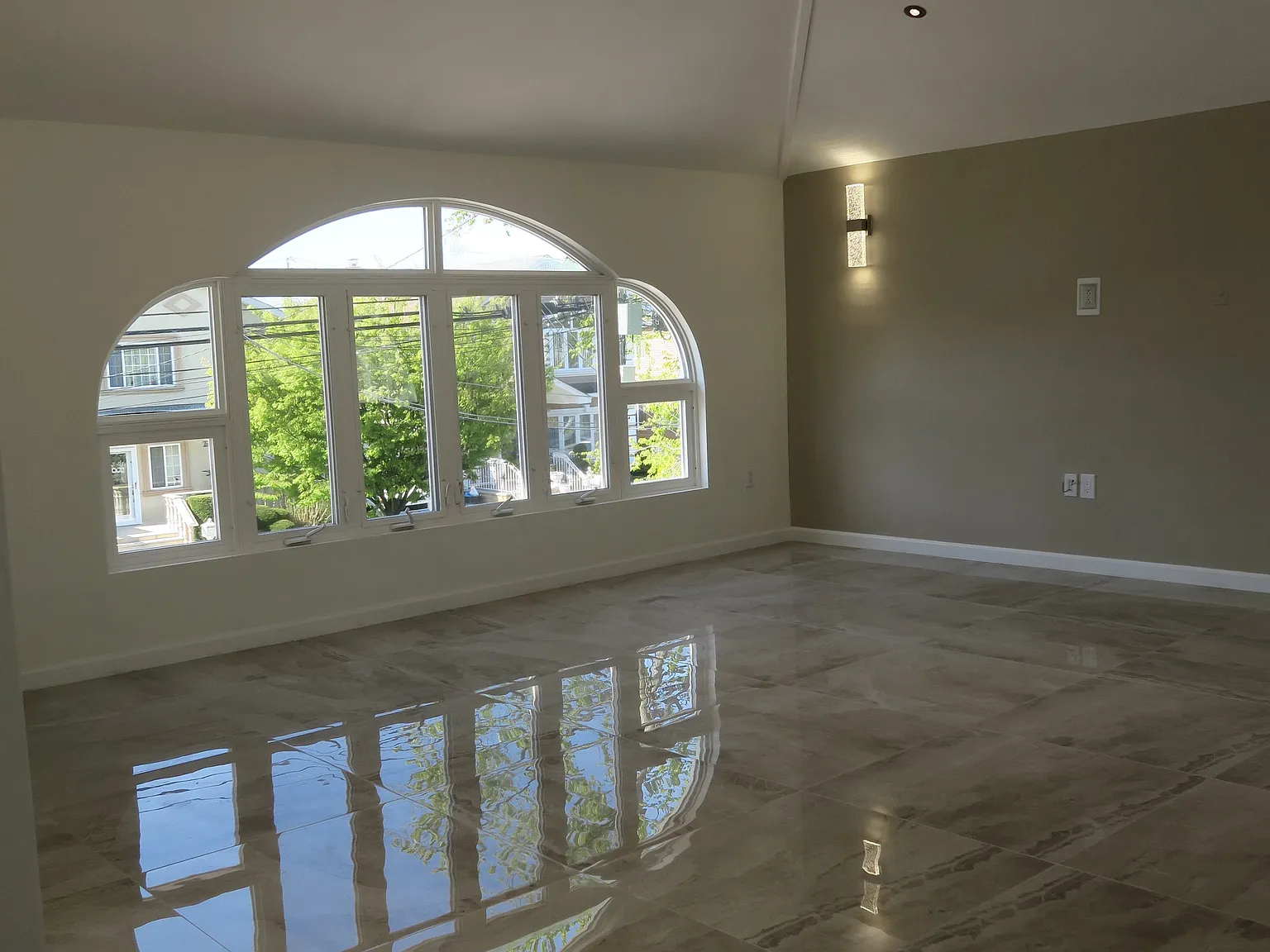 148th Dr, Rosedale — Photo 3