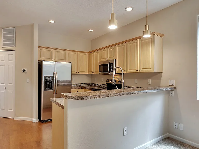 9817 N Clarendon Ave — Photo 27