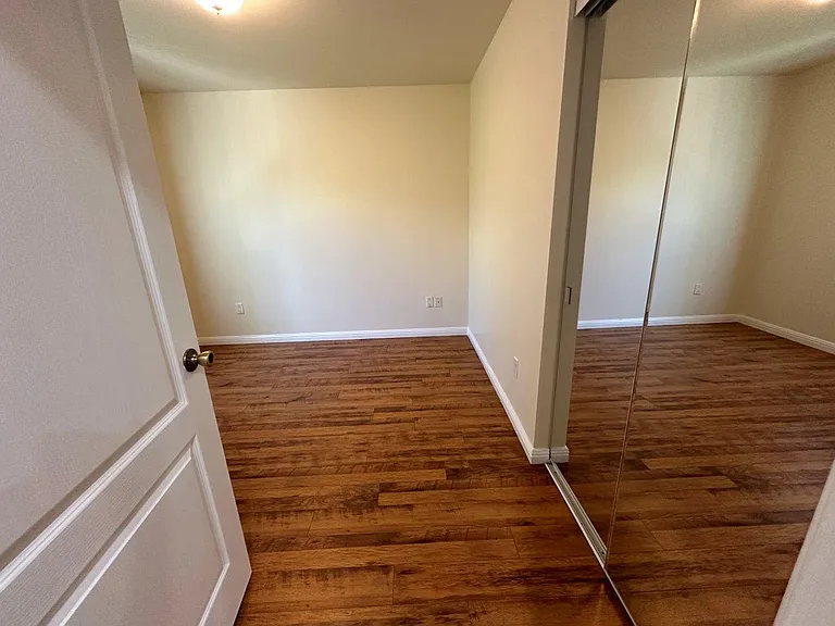 12540 Moorpark St — Photo 14
