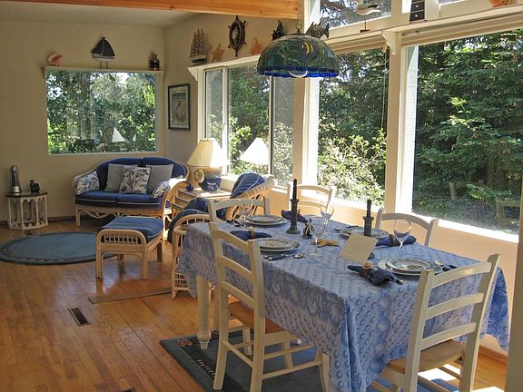 Dining and living in the trees