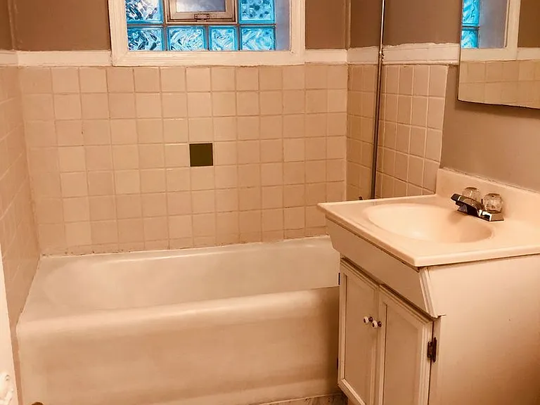 2439 West Gunnison Street — Photo 5