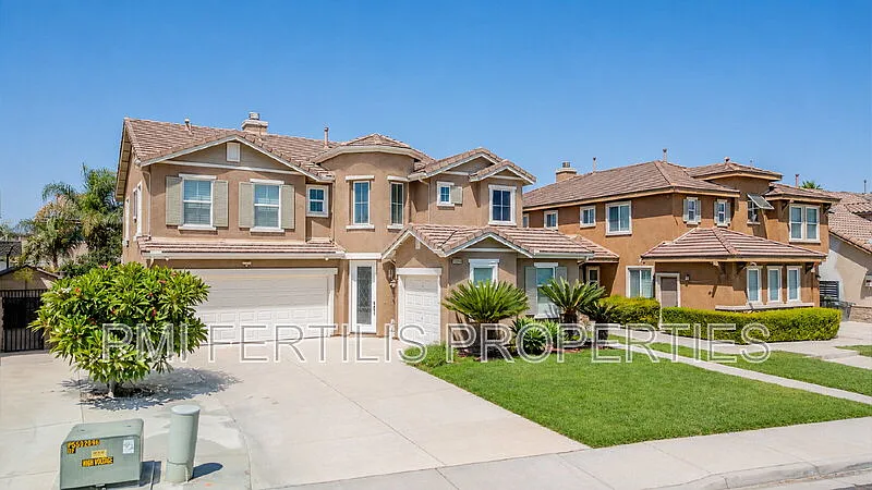 4 bed, 3.0 bath, 2736 sqft, $3,000 — Photo 1